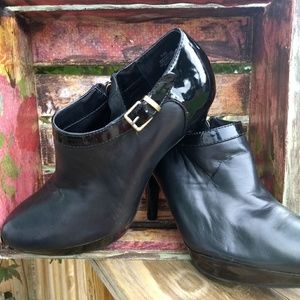 Bandolino heeled booties with zipper